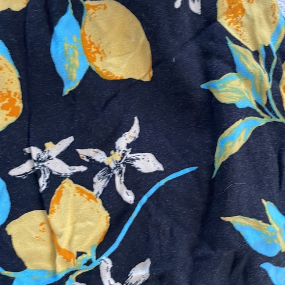 MACH lemon high waste shorts - Picture 3 of 3